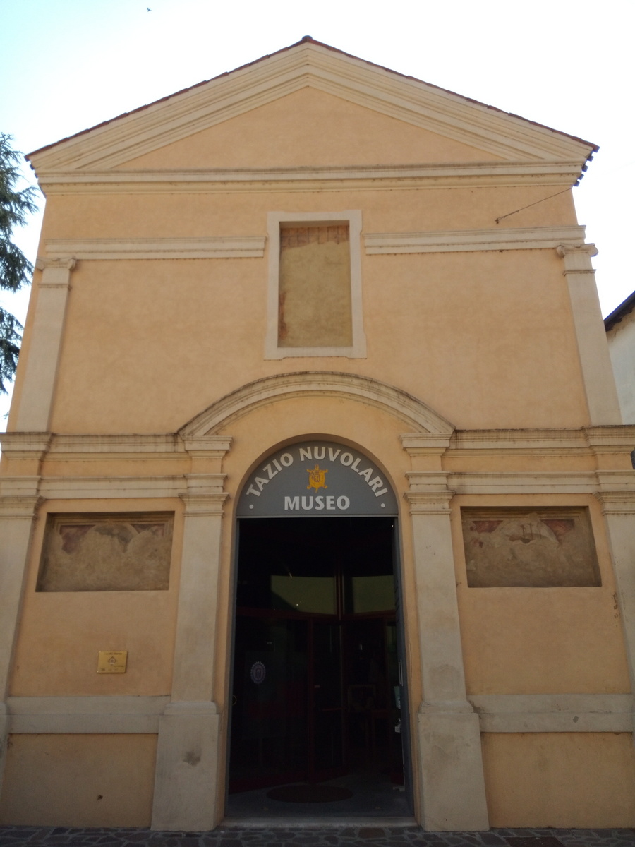 Chiesa del Carmelino di Mantova ora museo dedicato a Tazio Nuvolari il mantovano volante mentre il resto del monastero è sede di una scuolajpg