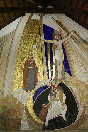 Maria ai piedi della croce il Crocifisso e la Discesa agli inferi. Chiesa delle Suore Orsoline Figlie di Maria Immacolata