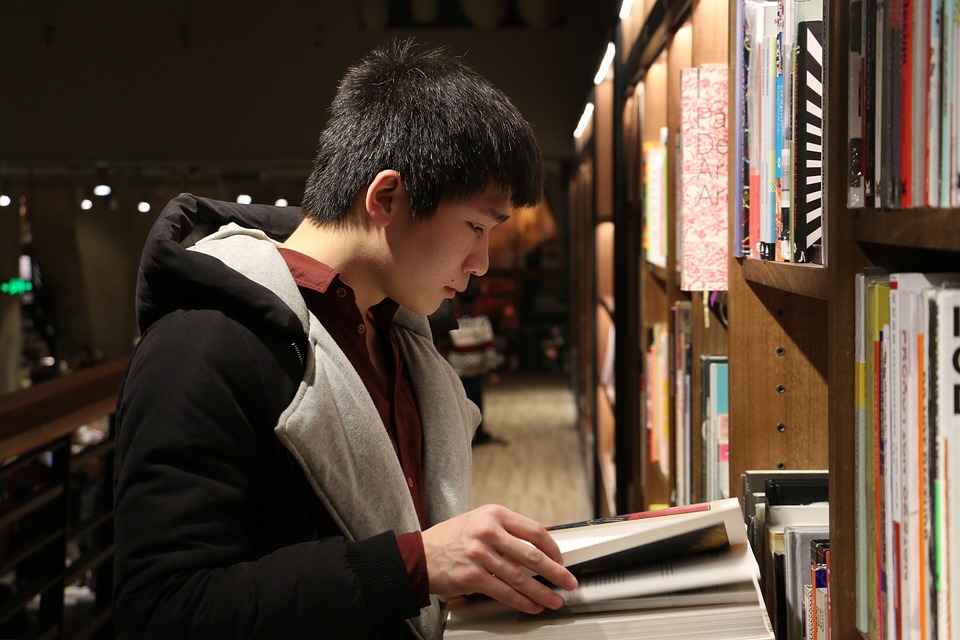 reading-2605384 960 720